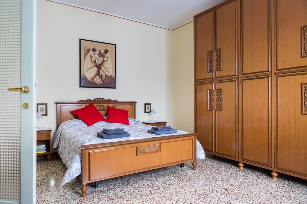 A Pochi Passi Dal Centro E Dall'Ospedale Di Parma Apartment Luaran gambar