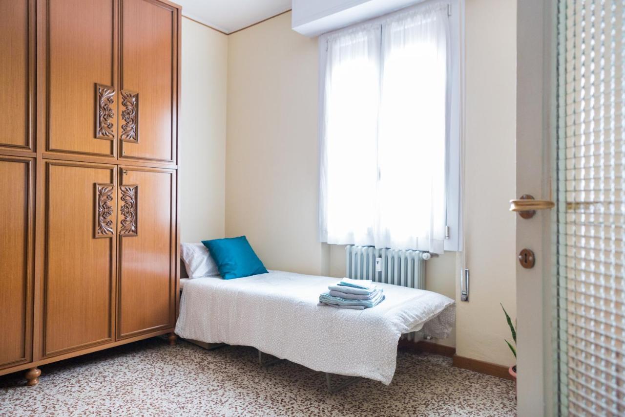 A Pochi Passi Dal Centro E Dall'Ospedale Di Parma Apartment Luaran gambar